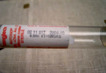 Etiqueta identificativa en un tub de buit.