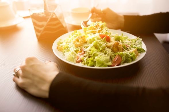 Mantenir una bona alimentació és important en totes les etapes de la vida, però a mesura que ens fem grans, és important garantir les necessitats de nutrients per evitar problemes com l& 039;osteoporosi, l&