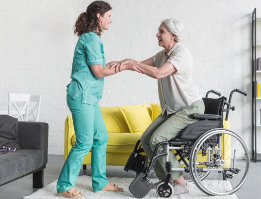 El SAD permet a les persones grans o en situació de dependència continuar residint al seu domicili, combatent la solitud i l& 039;aïllament social.