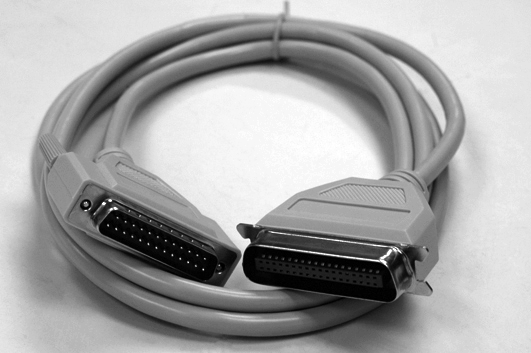 Cable Centronics. Els connectors de la figura són: DIN femella, DB-9 mascle, DB-15 HD femella, DB-15 femella i DB-25 mascle i femella; aquests indiquen que es tracta d'un PC molt antic.