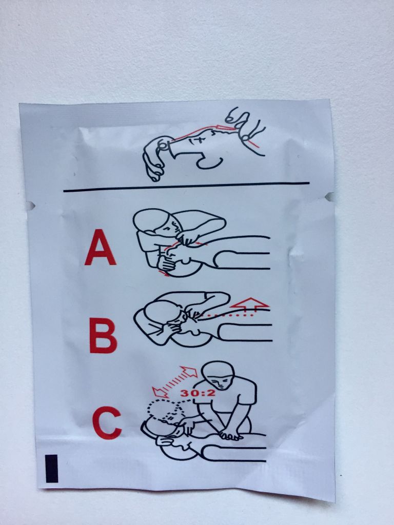 Mascareta de protecció per fer insuflacions.