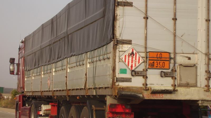 Situació de les plaques ADR. Font: Traficoadr.com Situació de les plaques ADR. Font: Traficoadr.com