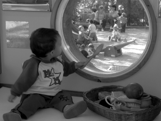 Què veig? Les transparències i obertures dibuixen espais de comunicació (EBM L'Arboç, Barcelona)./-35