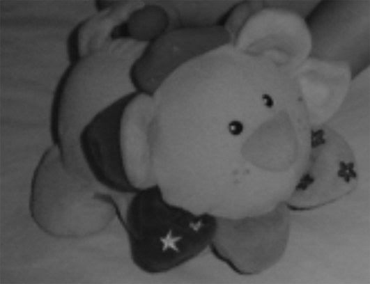 Els ninos han de ser estimuladors i segurs. Un ós de peluix.