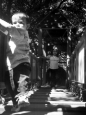 El nombre d'infants i la seva edat determinen el nombre d'adults acompanyants./35 El nombre d'infants i la seva edat determinen el nombre d'adults acompanyants./35