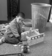 El joc d'assemblatge implica coordinació visomotriu i capacitat de raonar. .