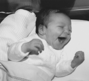 "El nen petit, mitjançant els moviments, l& 039;expressió, la mirada, els crits, els plors i els sons que pot produir, es comunica amb el seu entorn. Malgrat tot aquest desplegament de recursos, inicialment la comunicació és pròxima a la simple expressió, és l&