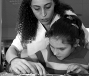 Un nen amb paràlisi cerebral infantil (PCI) és un nen amb una predisposició molt elevada a patir una disàrtria Un nen amb paràlisi cerebral infantil (PCI) és un nen amb una predisposició molt elevada a patir una disàrtria