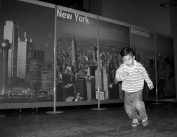 El nen autista viu al seu món El nen autista viu al seu món