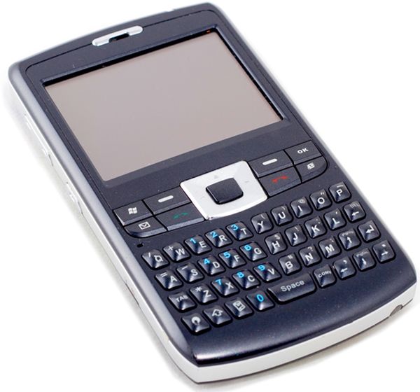 Un telèfon mòbil per fer i rebre trucades i també per navegar per Internet, fer fotografies, enregistrar sons, fer vídeos, jugar, escoltar música, donar dades de la meva localització, desar dades a l’agenda, el bloc de notes, fer servir la calculadora, utilitzar-lo com a despertador, participar en una videoconferència, en xarxes socials, enviar i rebre correus, escoltar la ràdio i veure la televisió o un curtmetratge... Un telèfon mòbil per fer i rebre trucades i també per navegar per Internet, fer fotografies, enregistrar sons, fer vídeos, jugar, escoltar música, donar dades de la meva localització, desar dades a l’agenda, el bloc de notes, fer servir la calculadora, utilitzar-lo com a despertador, participar en una videoconferència, en xarxes socials, enviar i rebre correus, escoltar la ràdio i veure la televisió o un curtmetratge...