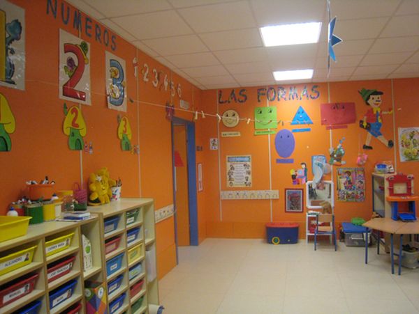 L’ambient escolar, i l’aula més concretament ha d’estar impregnada d’una atmosfera que convidi a gaudir de l’art.