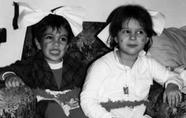 És el període de fer-se el graciós; vol fer-se estimar. És el període de fer-se el graciós; vol fer-se estimar.