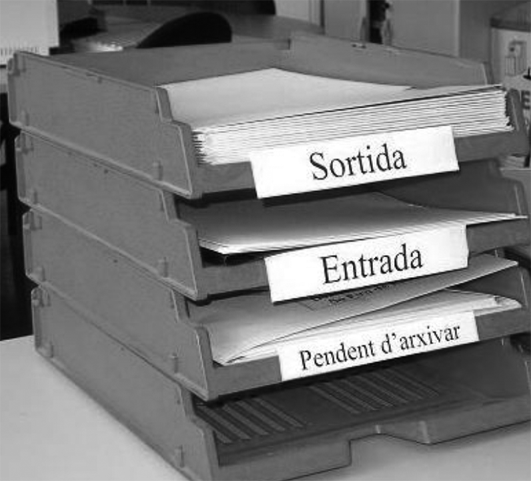 Safates d'entrada i de sortida/-5 Safates d'entrada i de sortida/-5