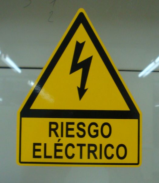 Senyal de risc elèctric/-15 Senyal de risc elèctric/-15