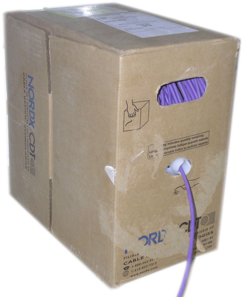 El cable de parells trenats normalment se subministra en caixes de 100 m i de 305 m. .