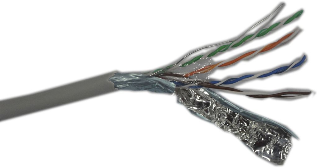 El cable FTP incorpora una pantalla que protegeix els conductors interns d'interferències electromagnètiques externes. .