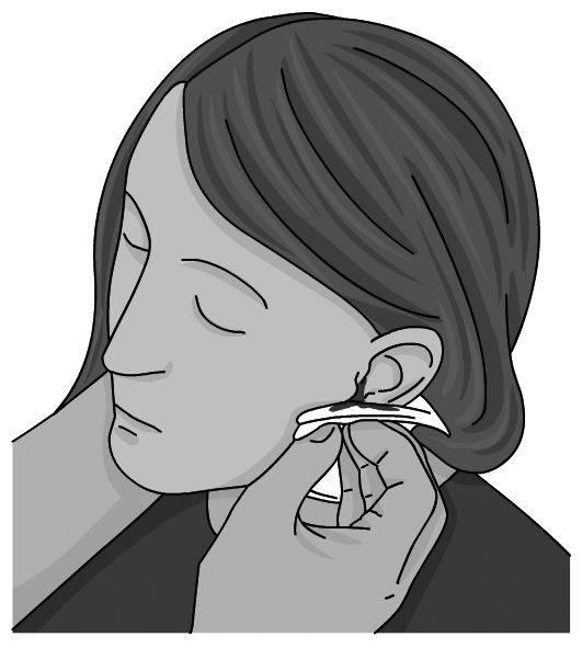 Persona eixugant sang que mana d'una orella.