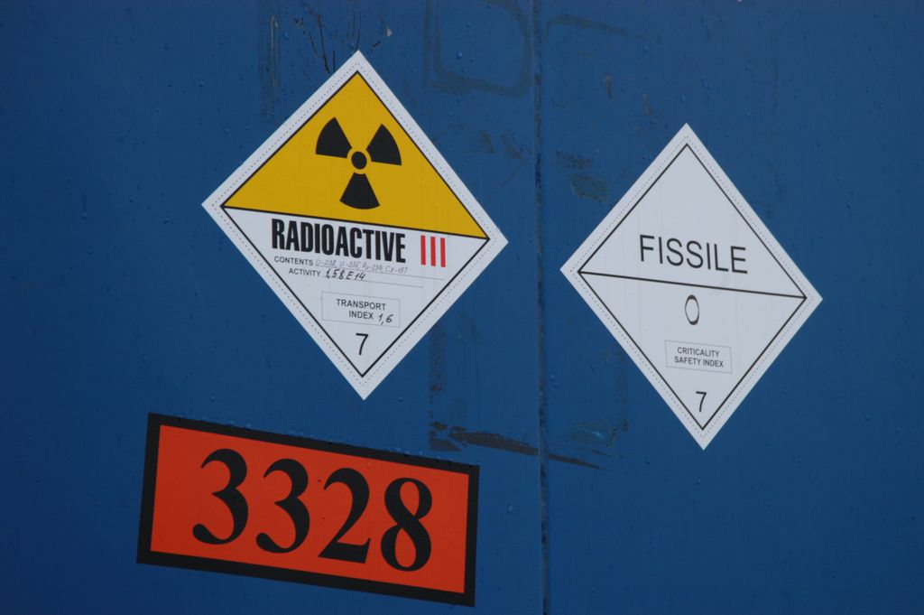 Embalatge i etiqueta de material radioactiu. Font: IAEA Imagebank