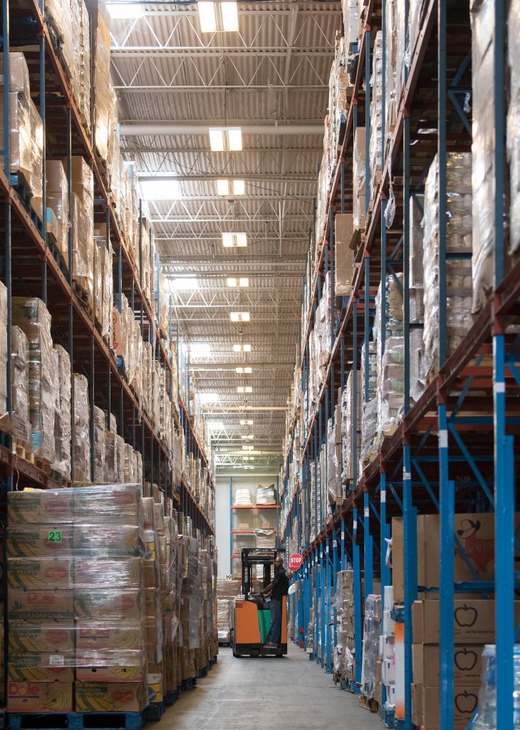 Les prestatgeries de paletització no necessiten safates, sinó que els travessers serveixen de suport per als palets.