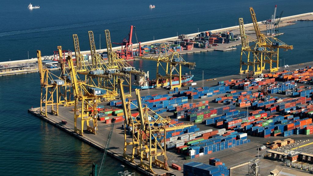 Zona de càrrega i descàrrega i dipòsit de la terminal de contenidors del port de Barcelona./30